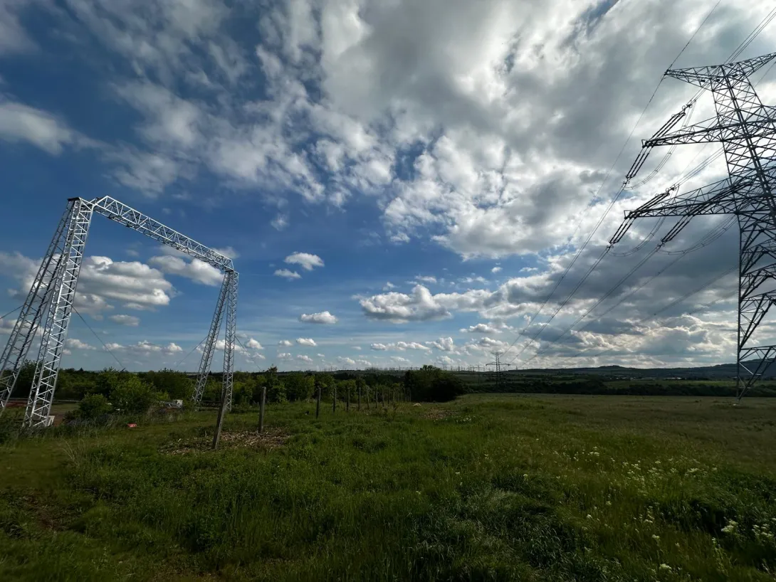 R-SAH 400 kV portal construction